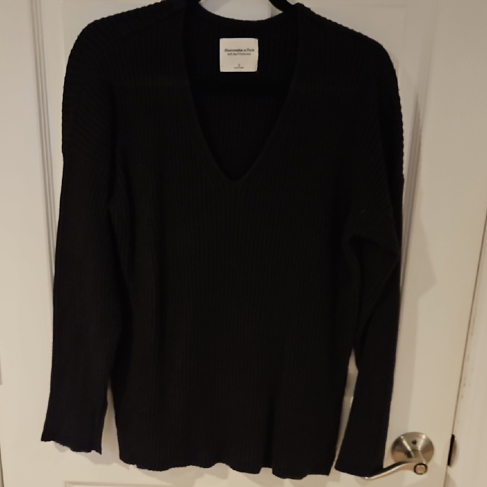 Abercrombie & Fitch Black Ribbed V-Neck Sweater